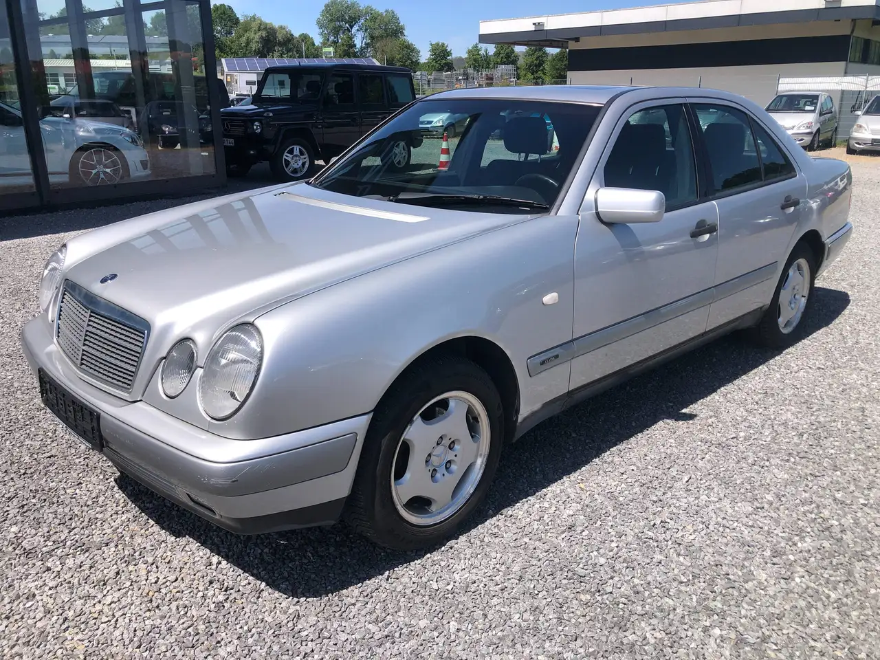 Mercedes-Benz E 200 CLASSIC*AHK*SHD*2.Hand*, foto 1