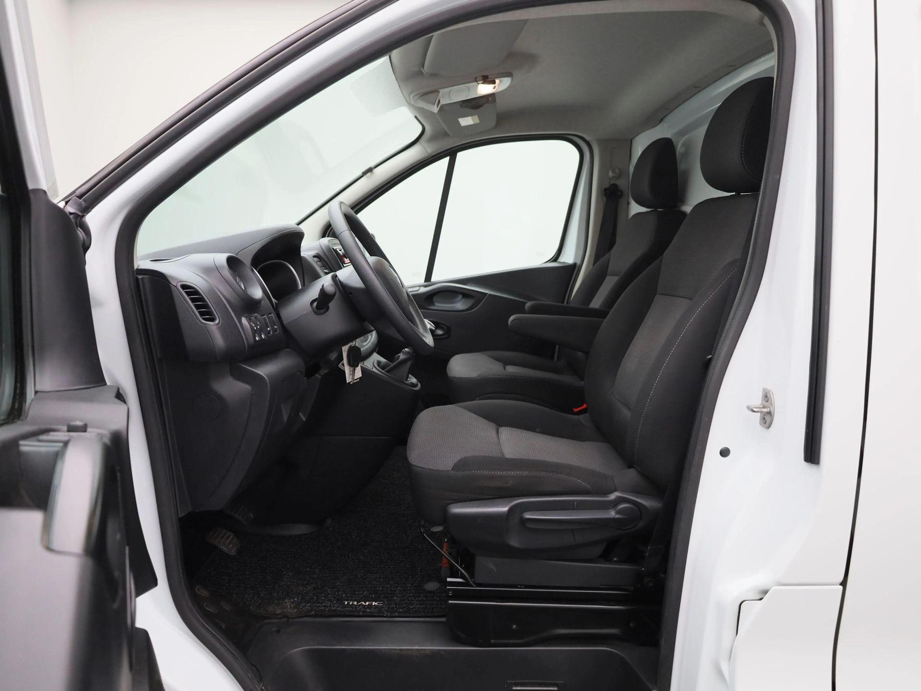 Renault Trafic 2.0 dCi 120 T29 L2H1 Comfort | Imperial met ladder — photo 11