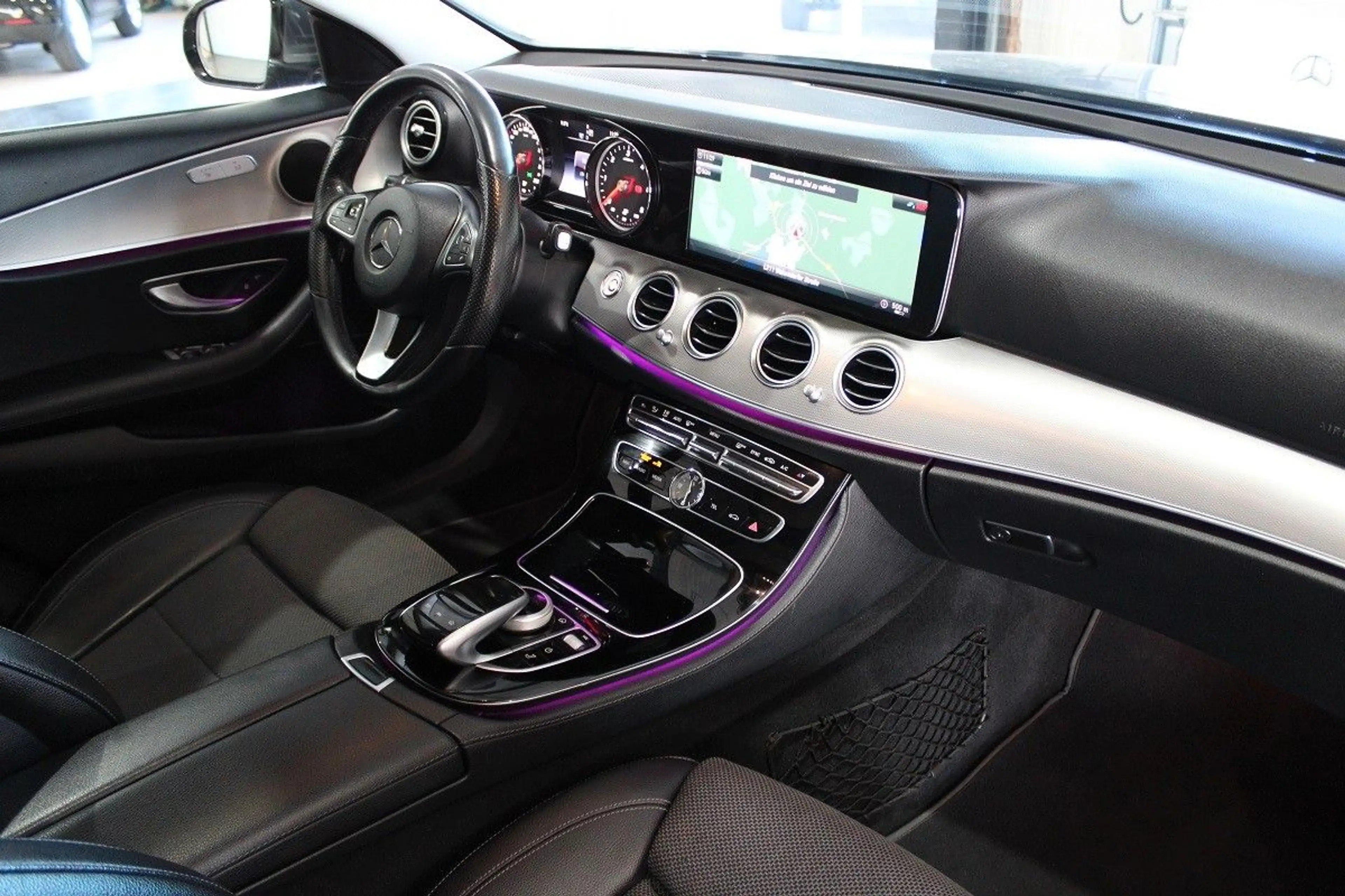 Mercedes-Benz E 220 E T-Modell AVANTGARDE-EXCLUSIVE*Automatik* — photo 10