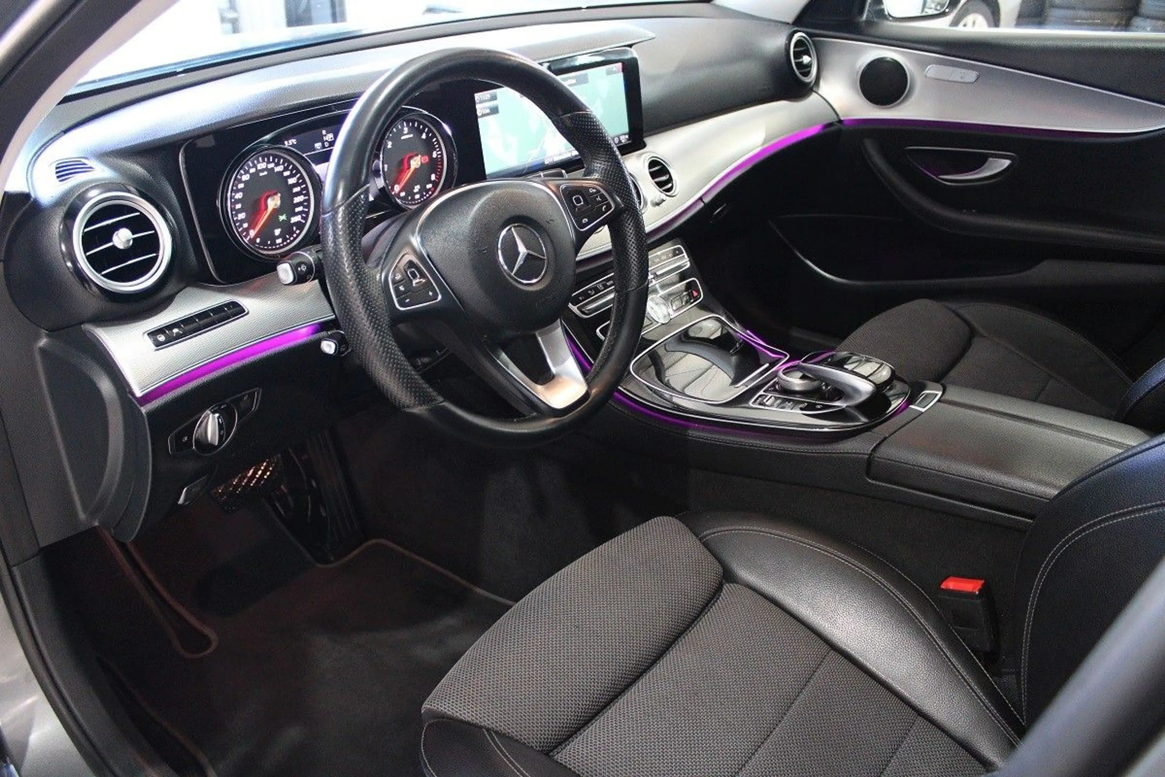 Mercedes-Benz E 220 E T-Modell AVANTGARDE-EXCLUSIVE*Automatik* — photo 9