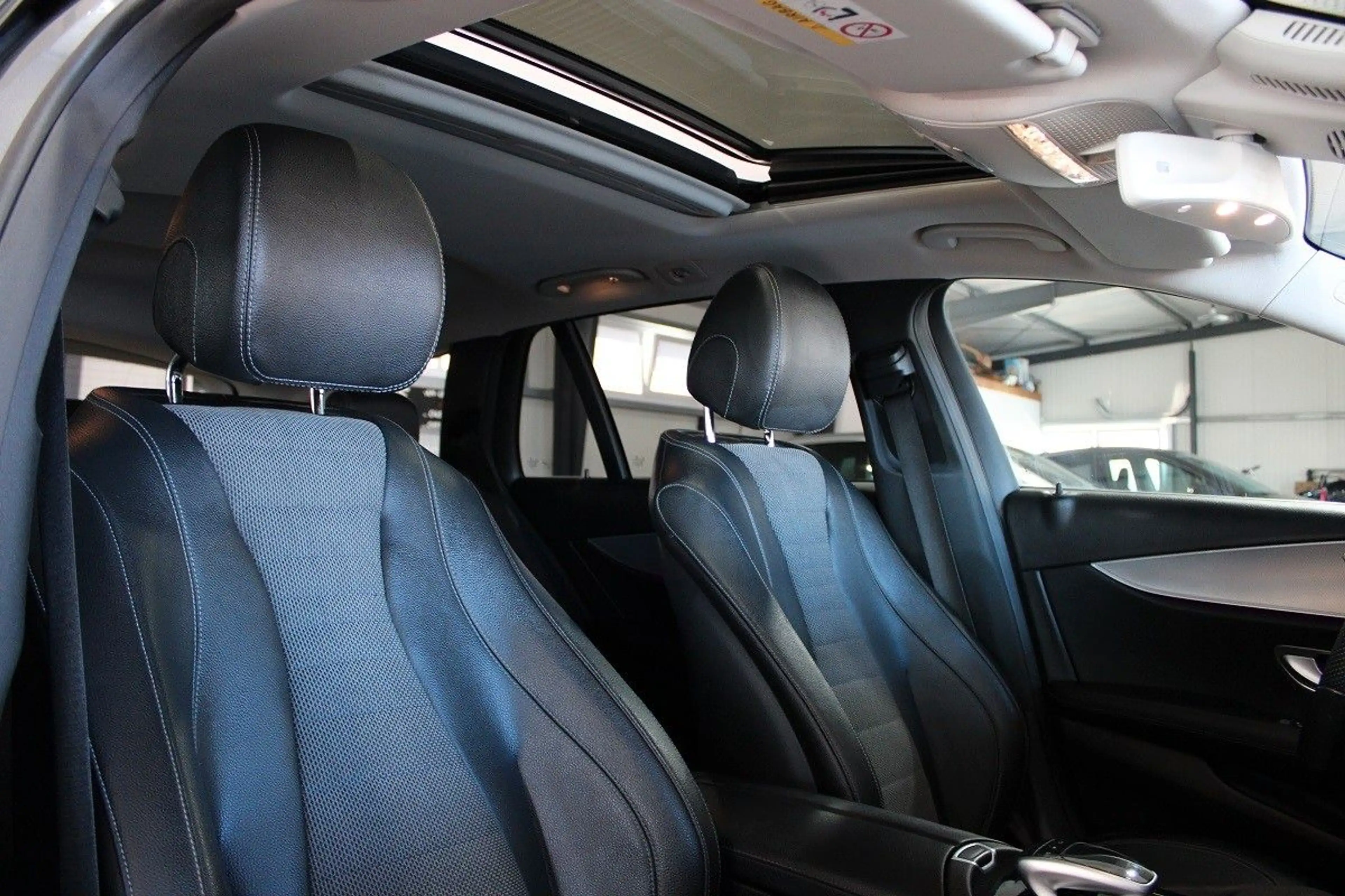 Mercedes-Benz E 220 E T-Modell AVANTGARDE-EXCLUSIVE*Automatik* — photo 11