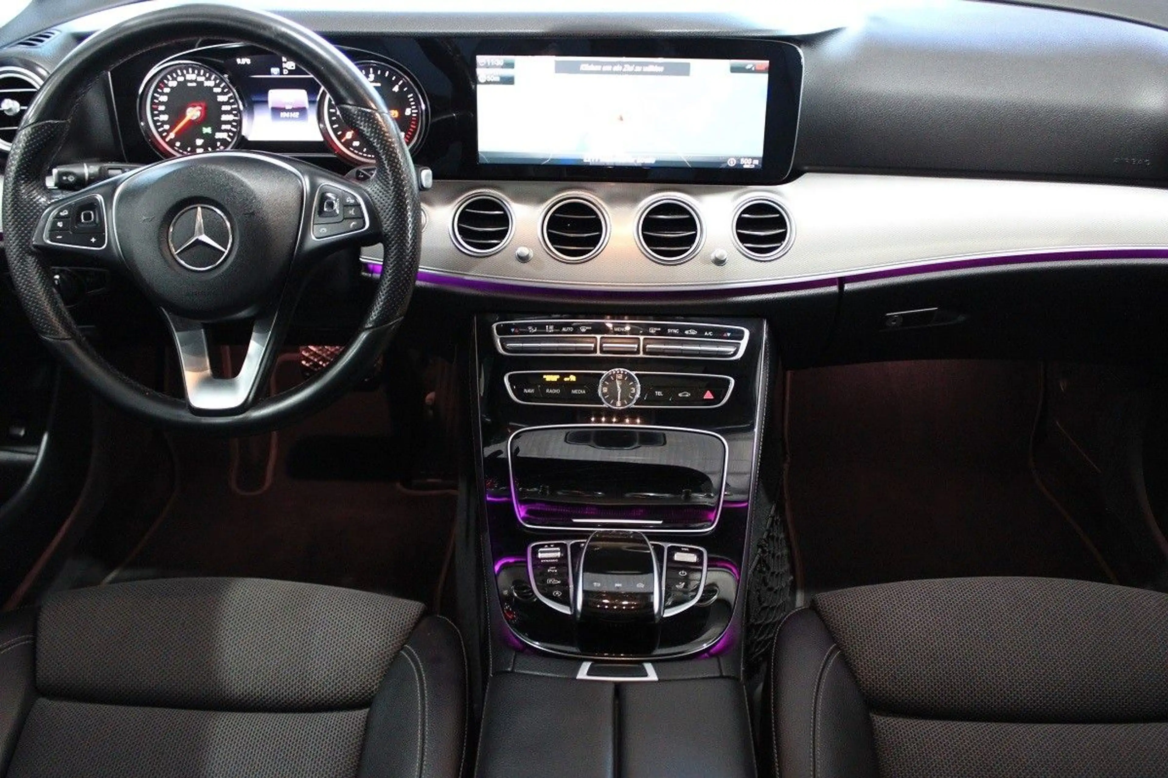 Mercedes-Benz E 220 E T-Modell AVANTGARDE-EXCLUSIVE*Automatik* — photo 13