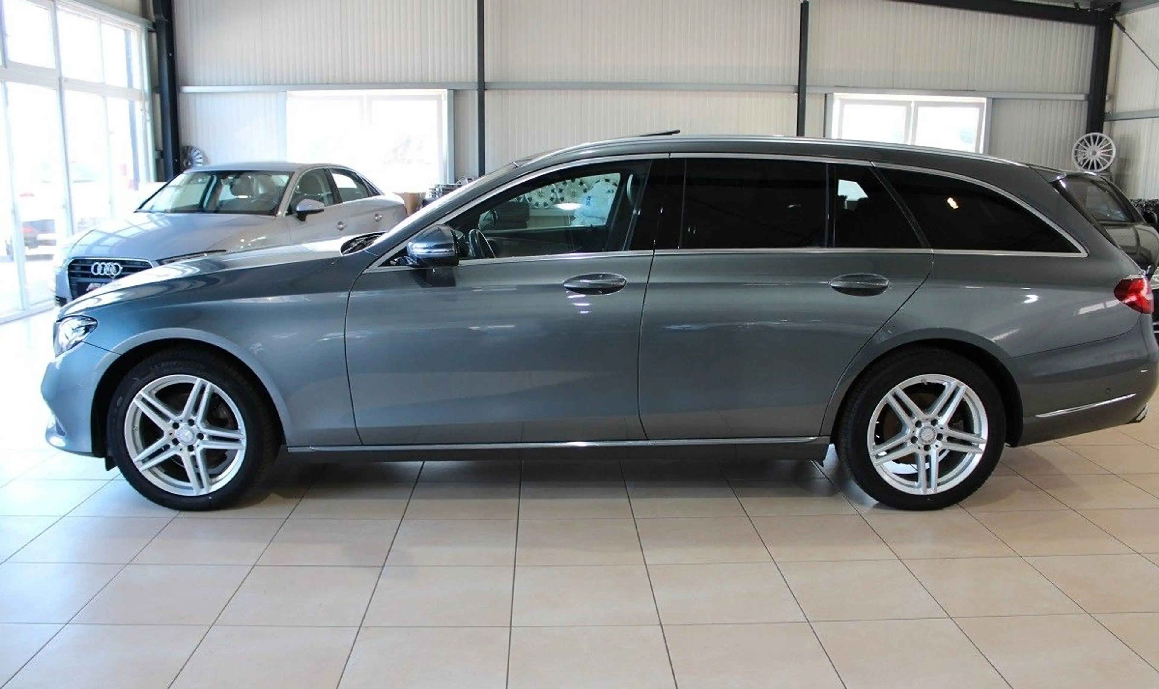 Mercedes-Benz E 220 E T-Modell AVANTGARDE-EXCLUSIVE*Automatik* — photo 6