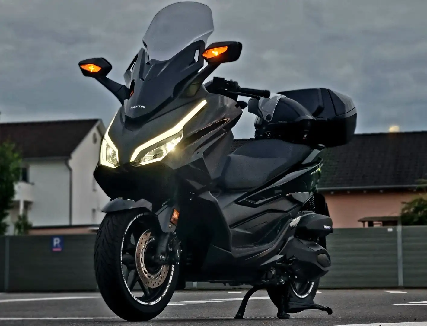 Honda Forza 350 Schwarz - 1