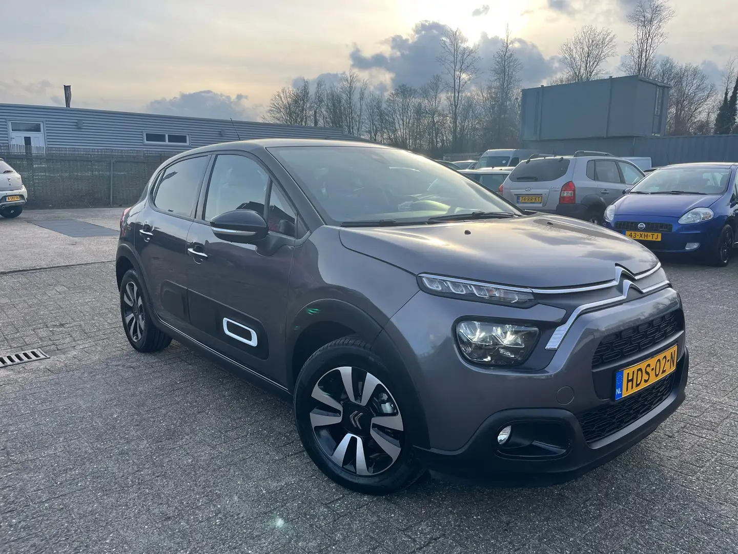 Citroen C3 1.2 PureTech Max LED Carplay Grijs - 2