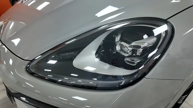 Porsche Cayenne view 10