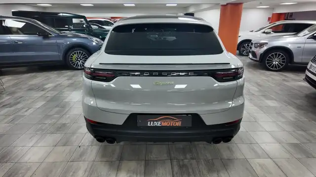 Porsche Cayenne view 5