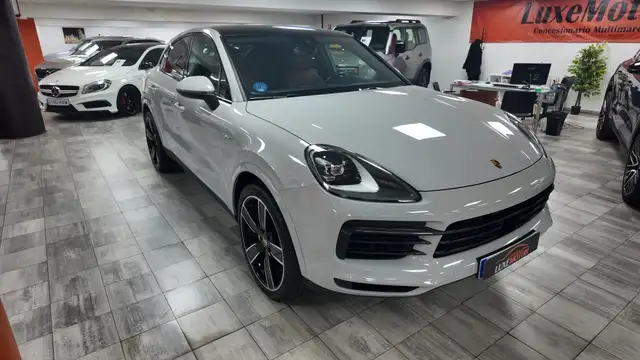 Porsche Cayenne view 8