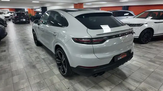 Porsche Cayenne view 4