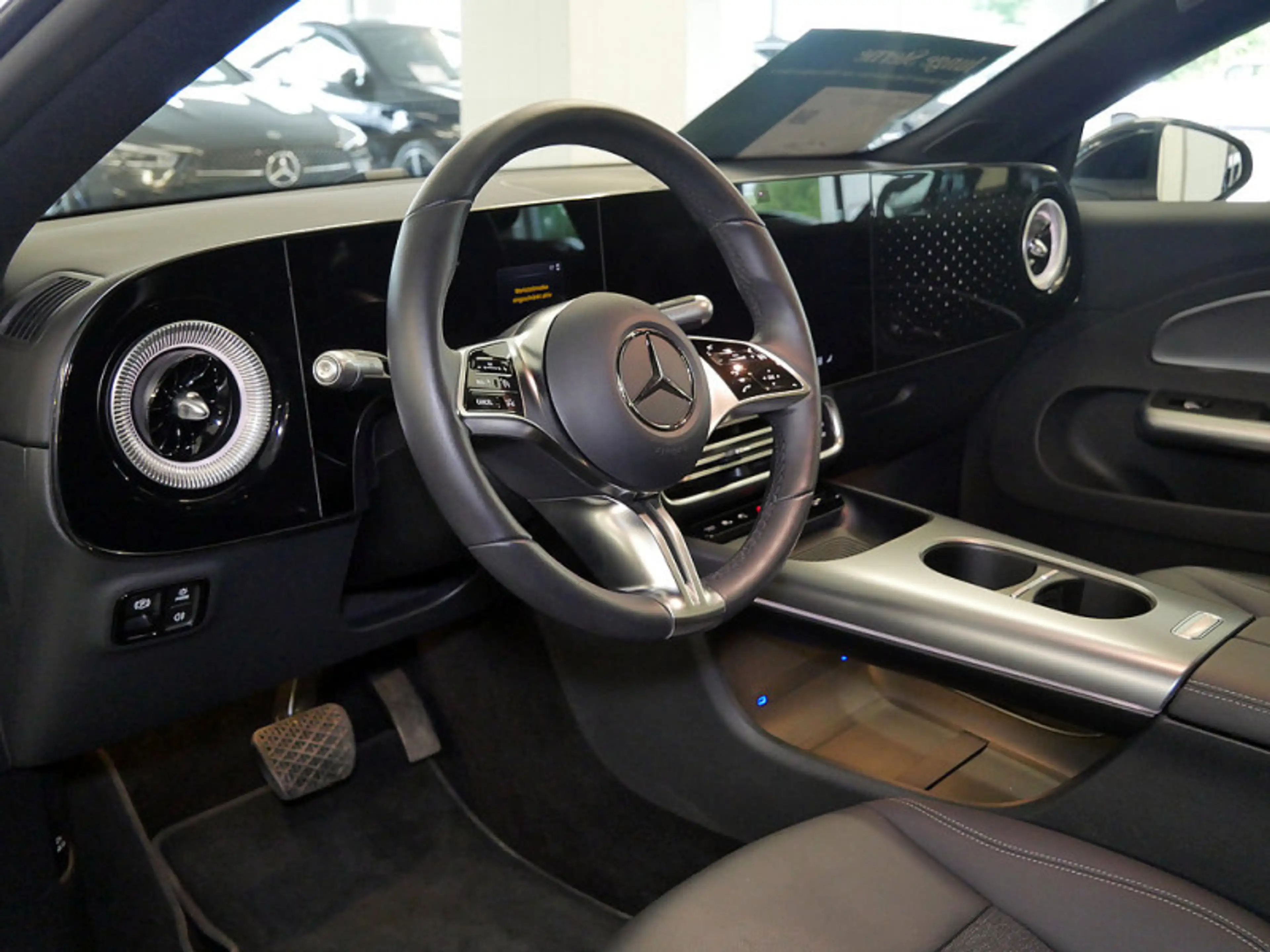 Mercedes-Benz CLA 250 + EQ , PROGRESSIVE DISTR PANO SPUR STANDH — photo 14