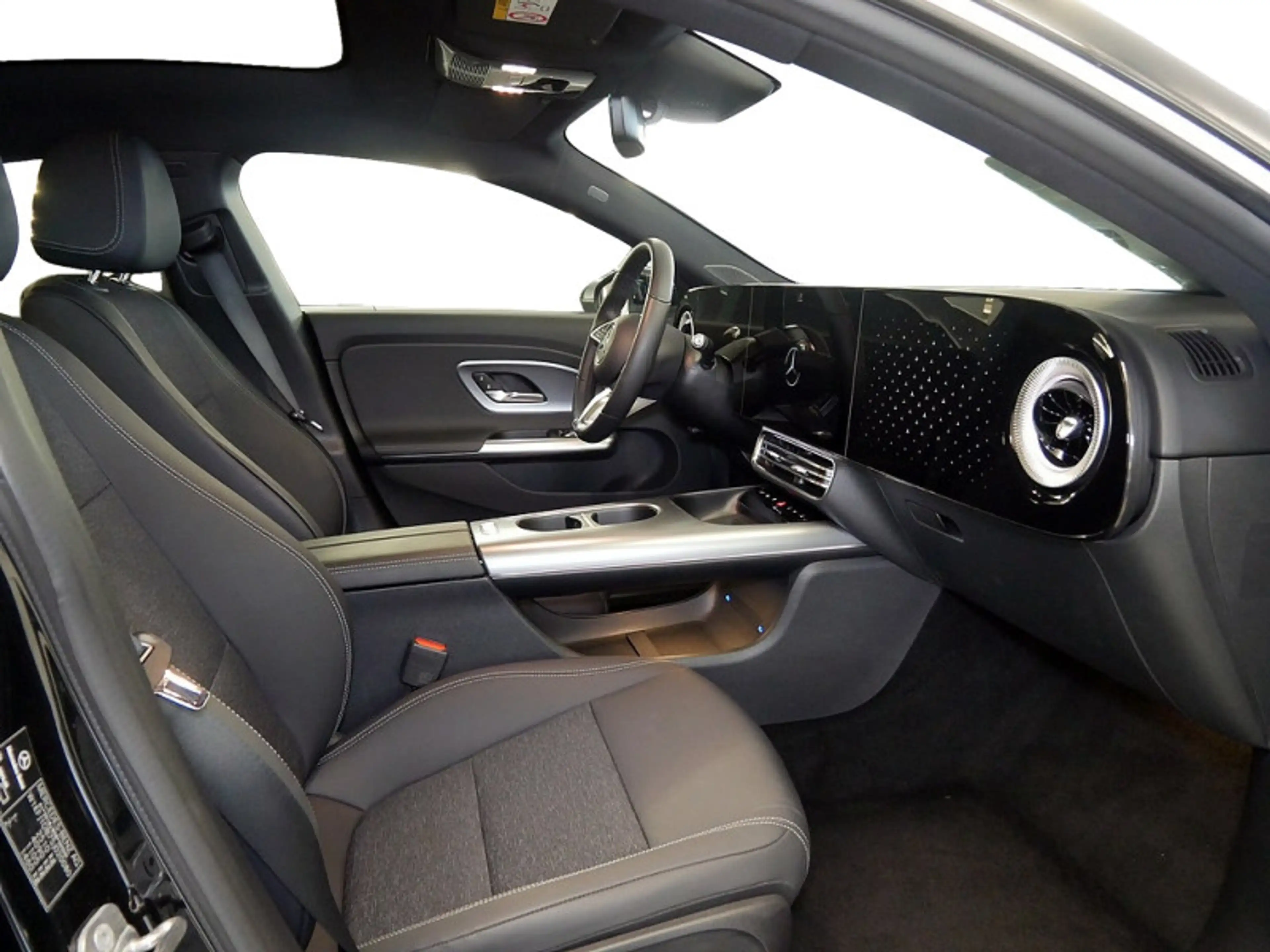 Mercedes-Benz CLA 250 + EQ , PROGRESSIVE DISTR PANO SPUR STANDH — photo 7