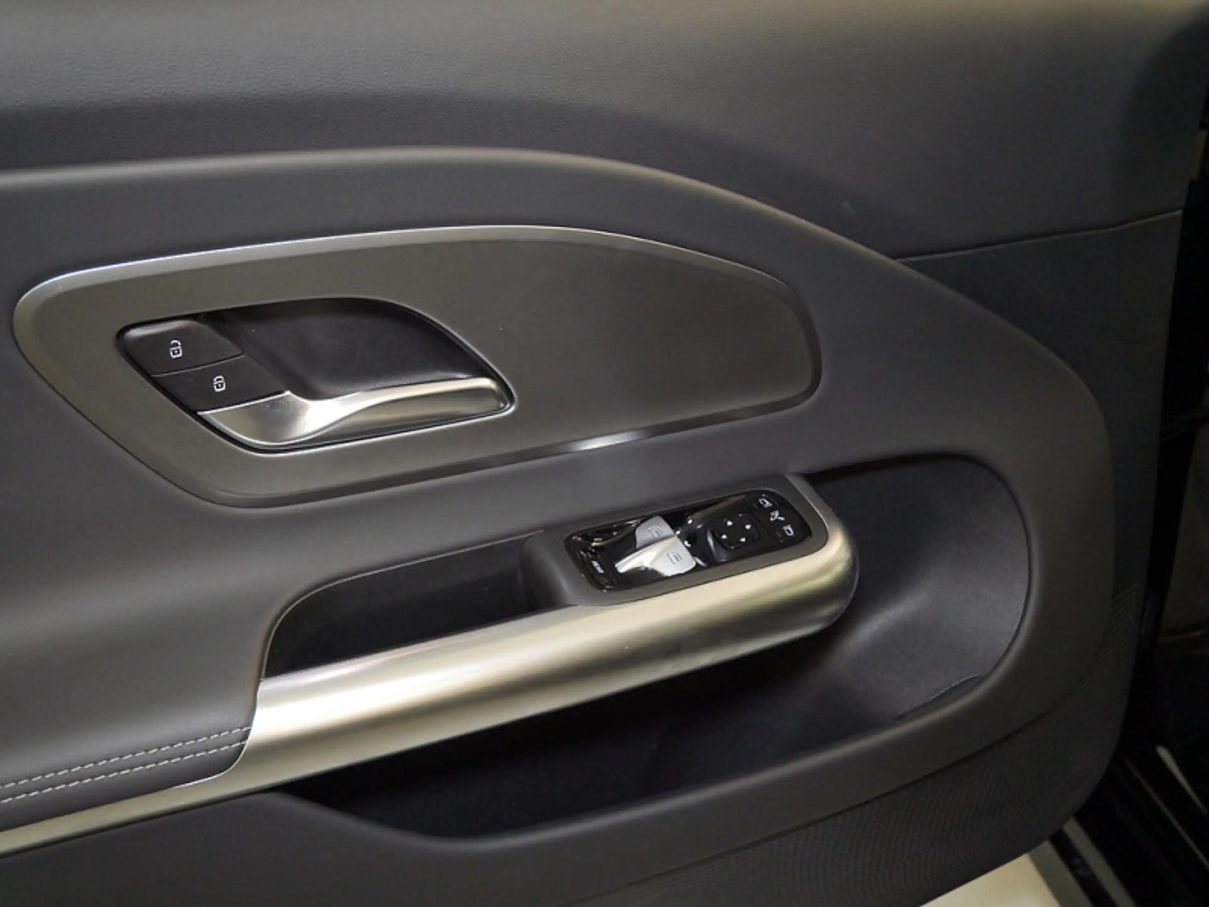Mercedes-Benz CLA 250 + EQ , PROGRESSIVE DISTR PANO SPUR STANDH — photo 15