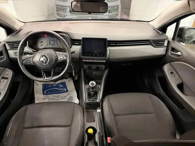 Renault Clio view 9