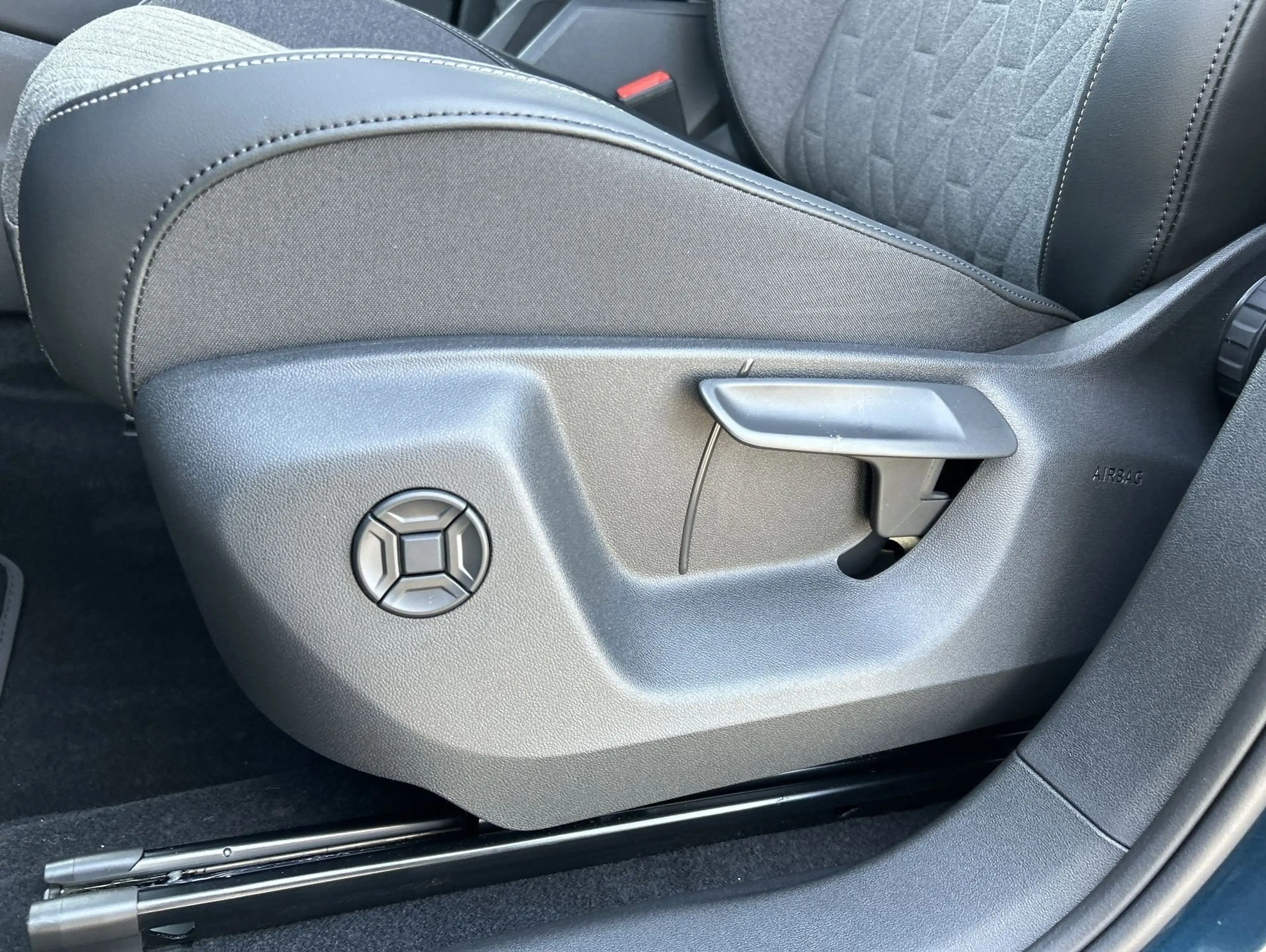 Volkswagen Tayron Life 1.5 l eHybrid 85 kW (115 PS) AHK WInterPaket — photo 15