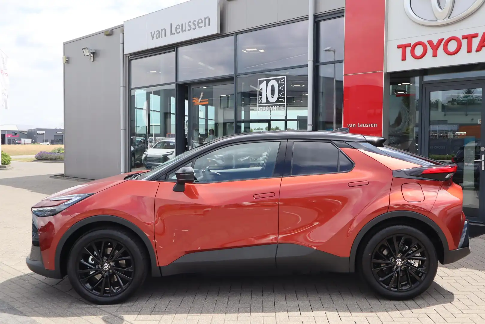 Toyota C-HR 2.0 PLUG-IN HYBRID 220 GR SPORT NIEUW&DIRECT LEVER Bruin - 2