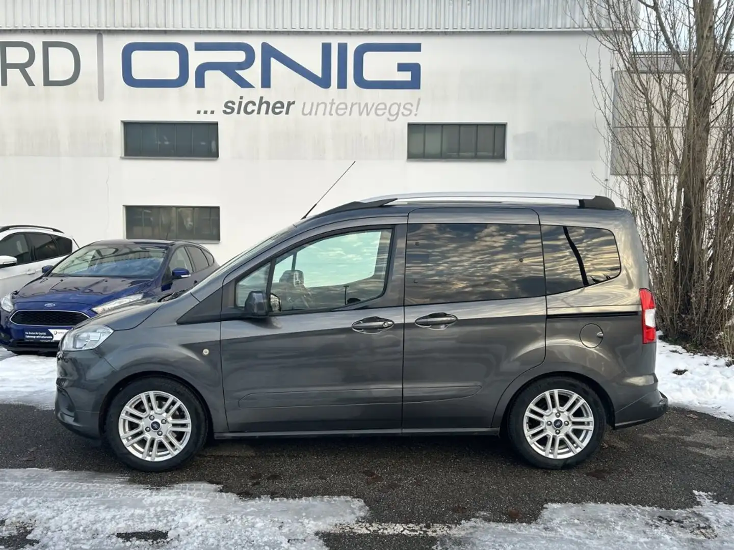 Ford Tourneo Courier Titanium 1.0 Ecoboost 100PS Grau - 2