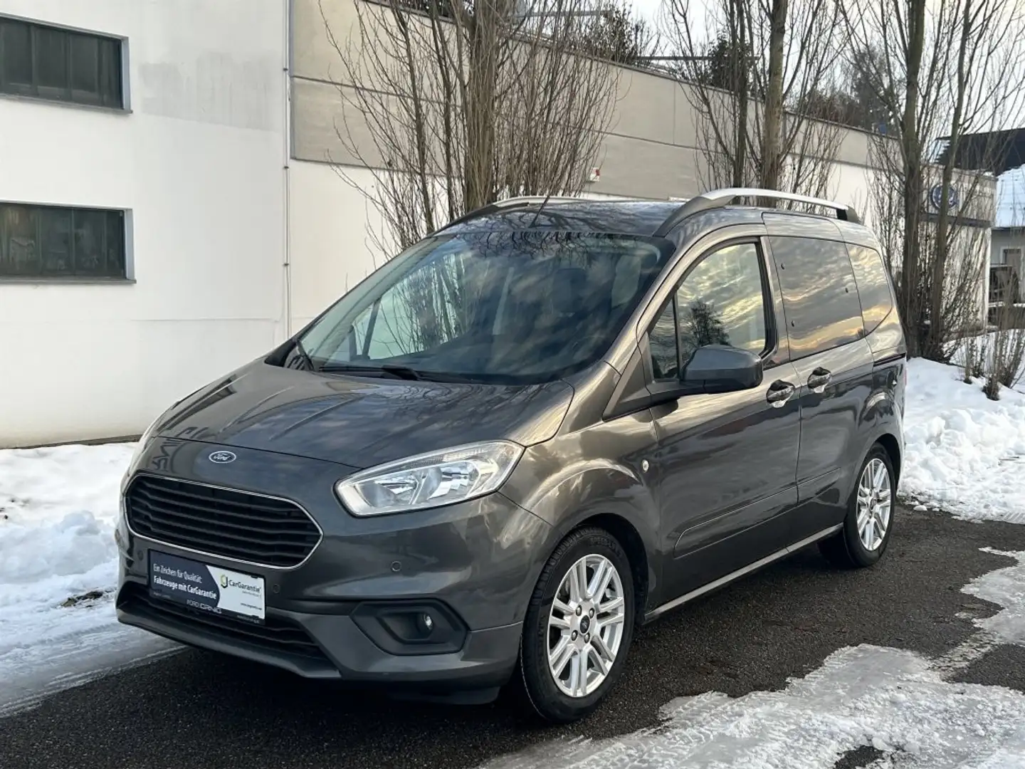 Ford Tourneo Courier Titanium 1.0 Ecoboost 100PS Grau - 1