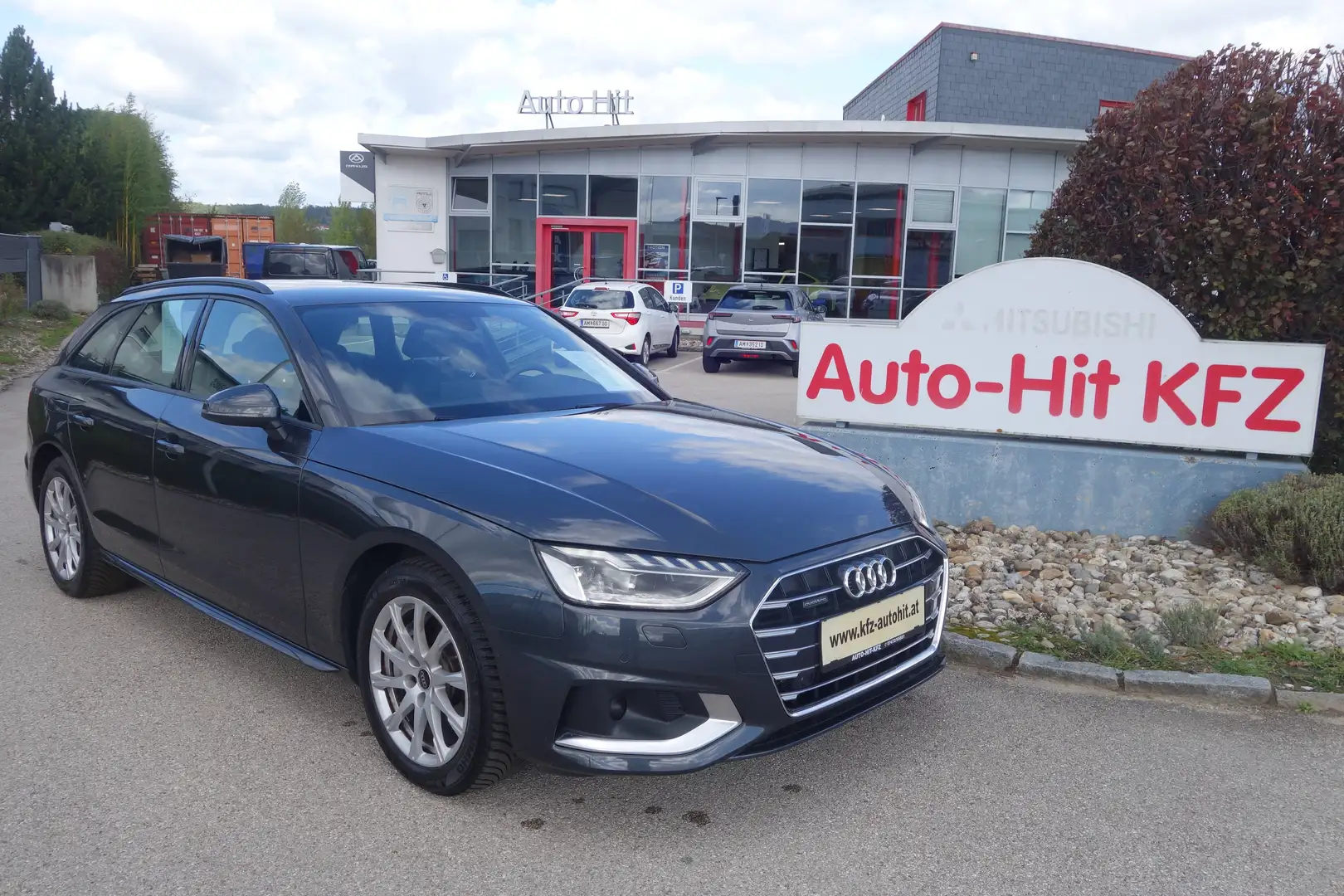 Audi A4 Avant 40 TDI quattro S-tronic advanced ***Leder/Kamera/AHK/leasing*** Grau - 1