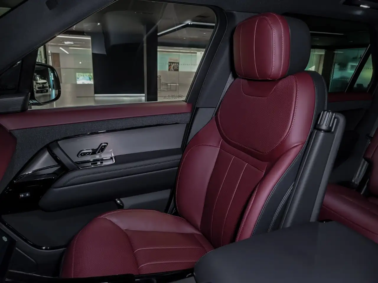 Land Rover Range Rover Sport photo Land Rover Range Rover Sport