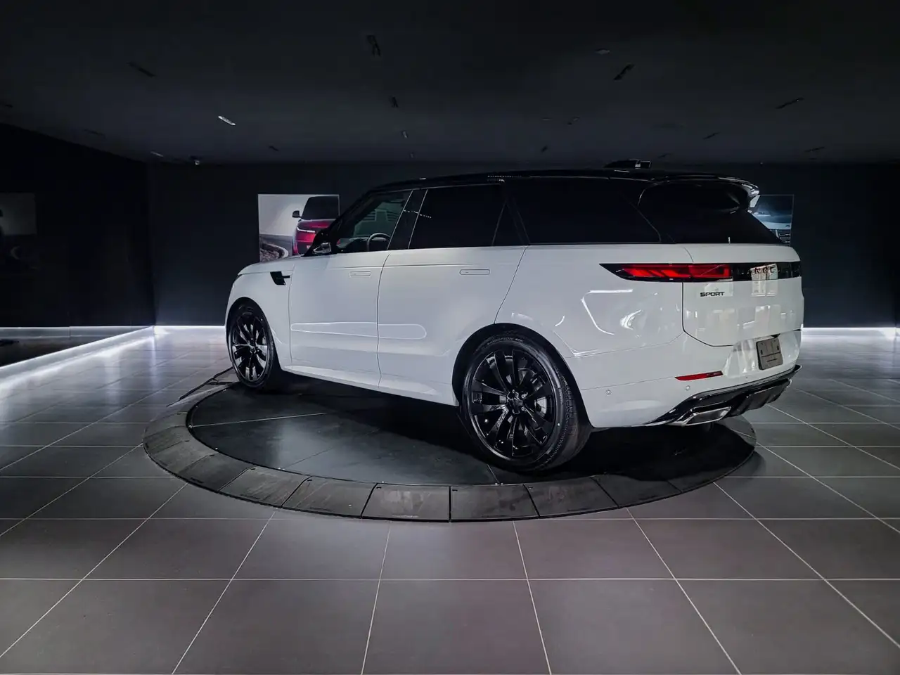Land Rover Range Rover Sport photo Land Rover Range Rover Sport