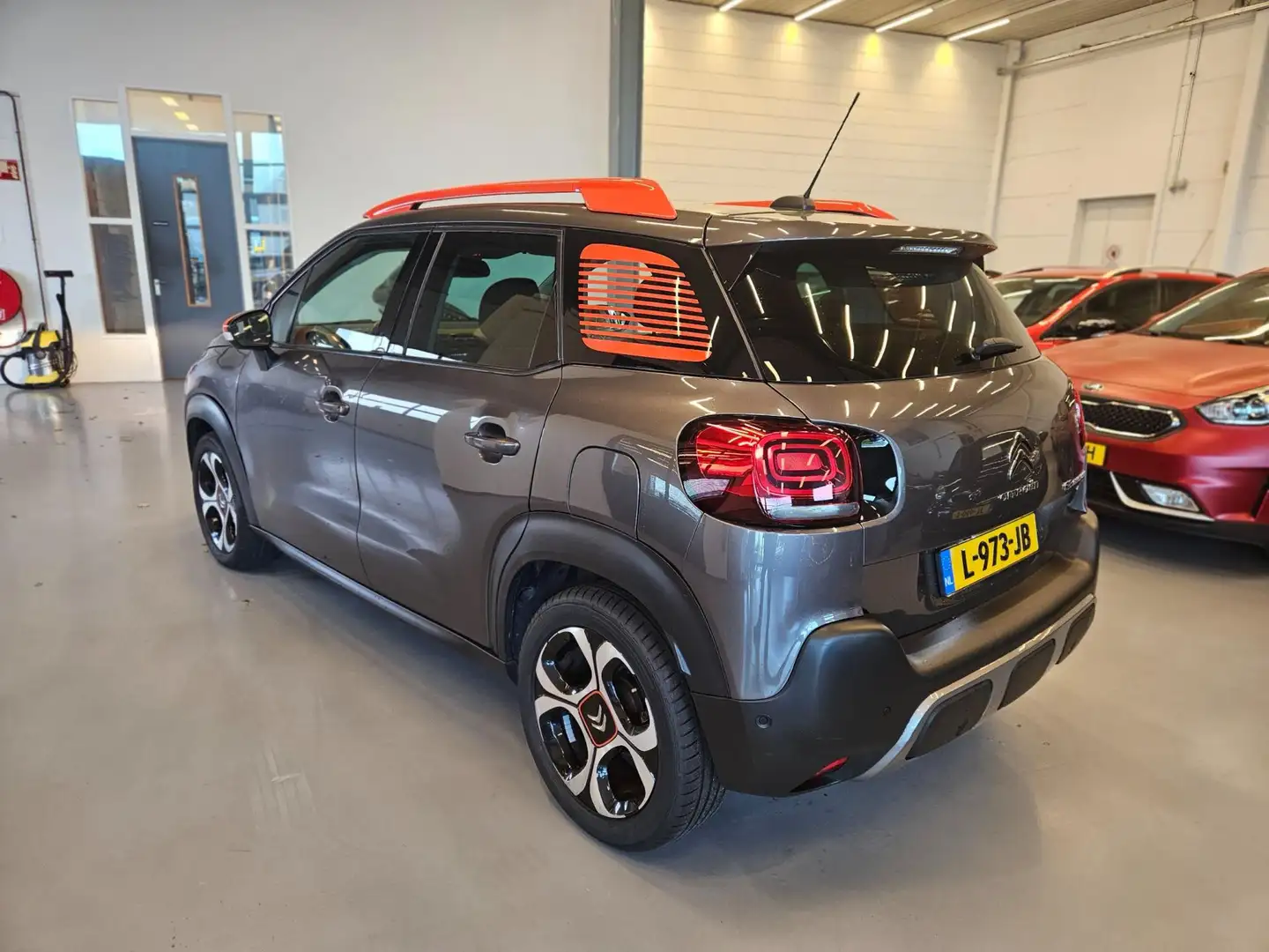 Citroen C3 Aircross 1.2 PureTech S&S Shine Grau - 2