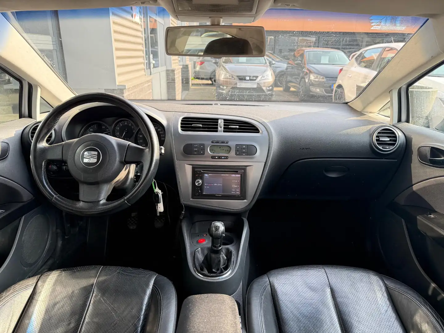 SEAT Leon 2.0 FSI Stylance Clima Cruise Leder Šedá - 2