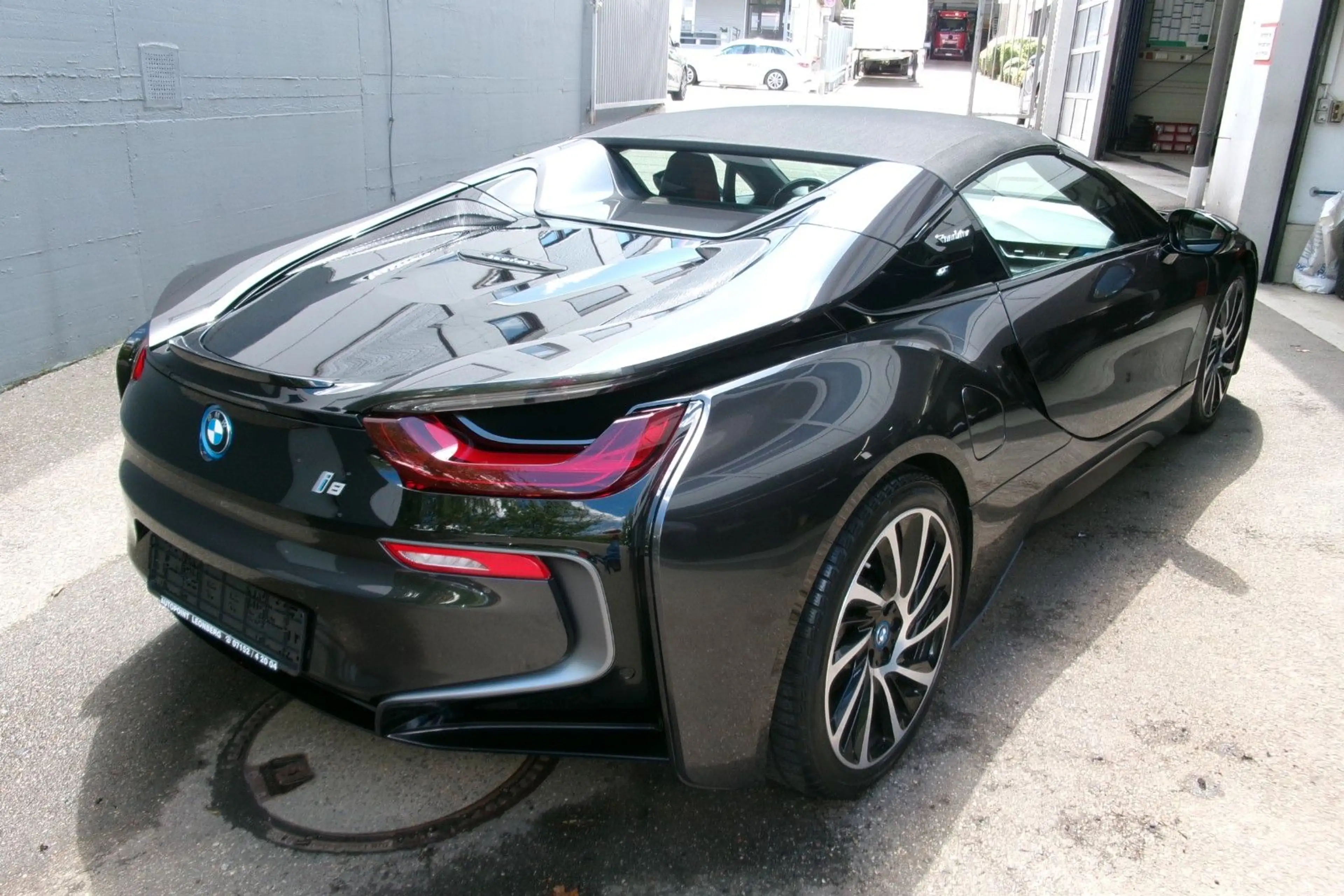 BMW i8 Roadster — photo 12