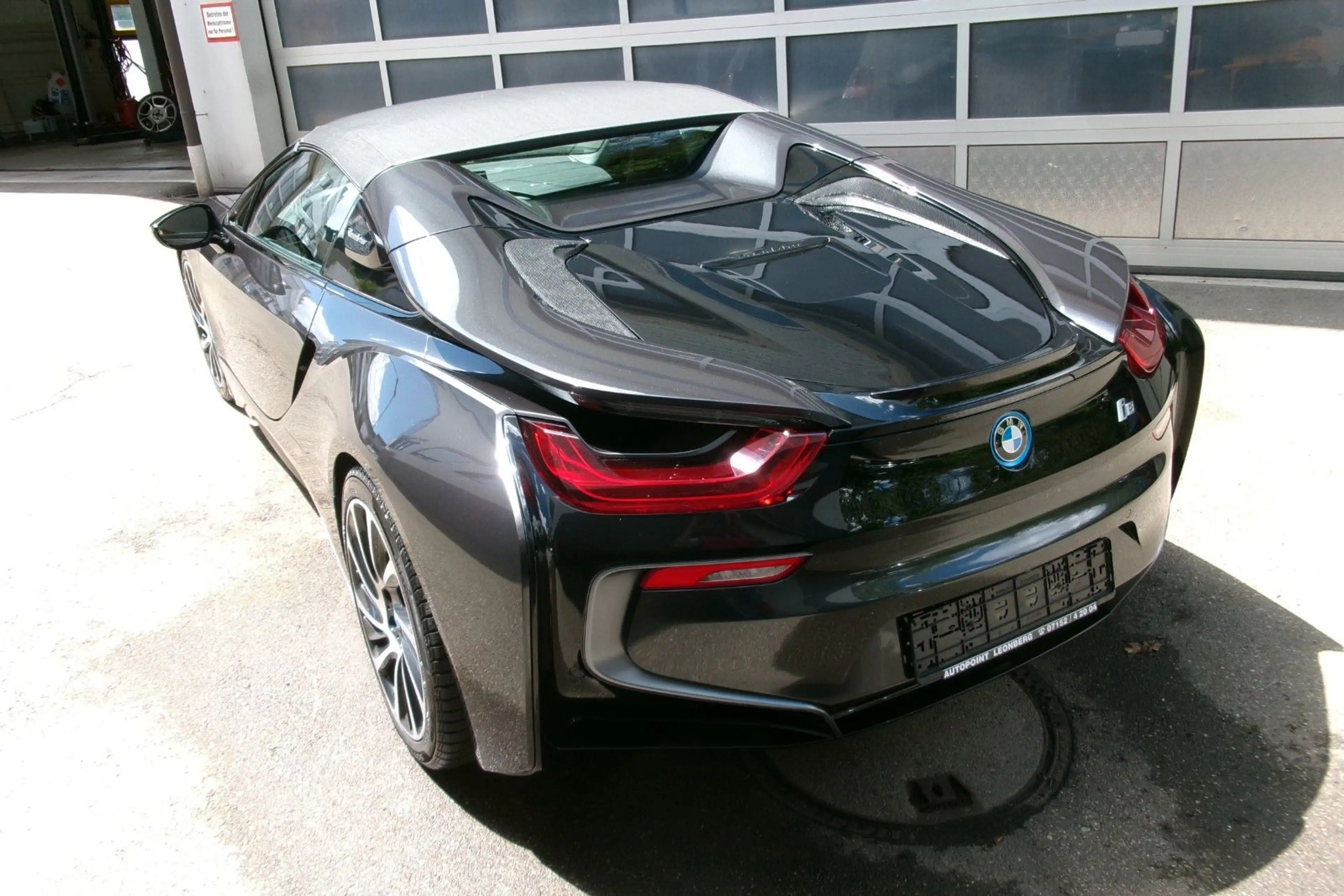 BMW i8 Roadster — photo 14