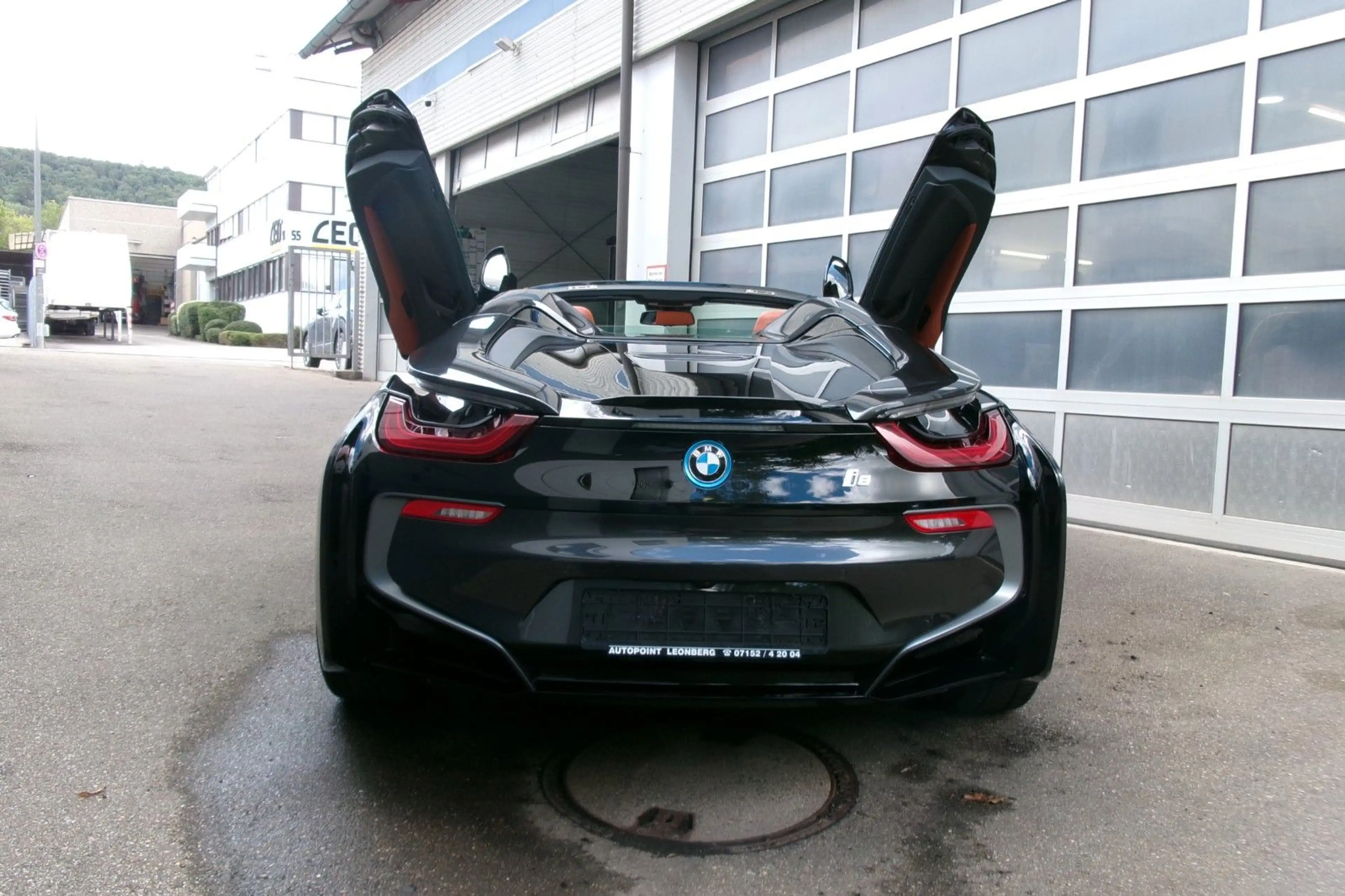 BMW i8 Roadster — photo 13