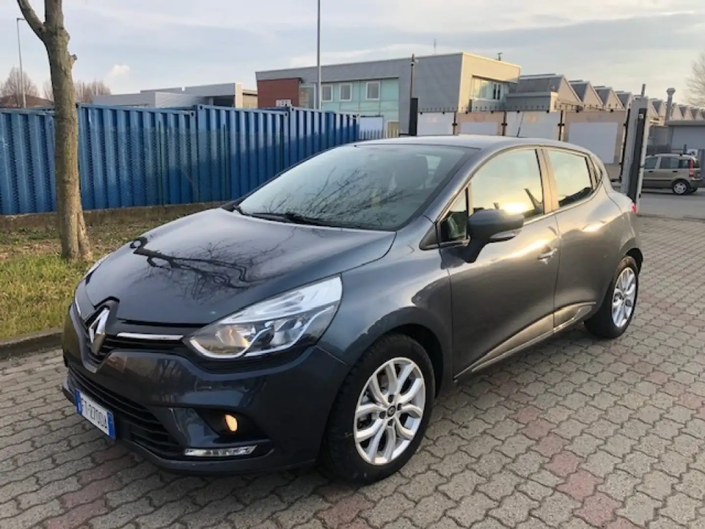 Renault Clio TCe 12V 90 CV GPL  Neopatentati. Grigio - 2