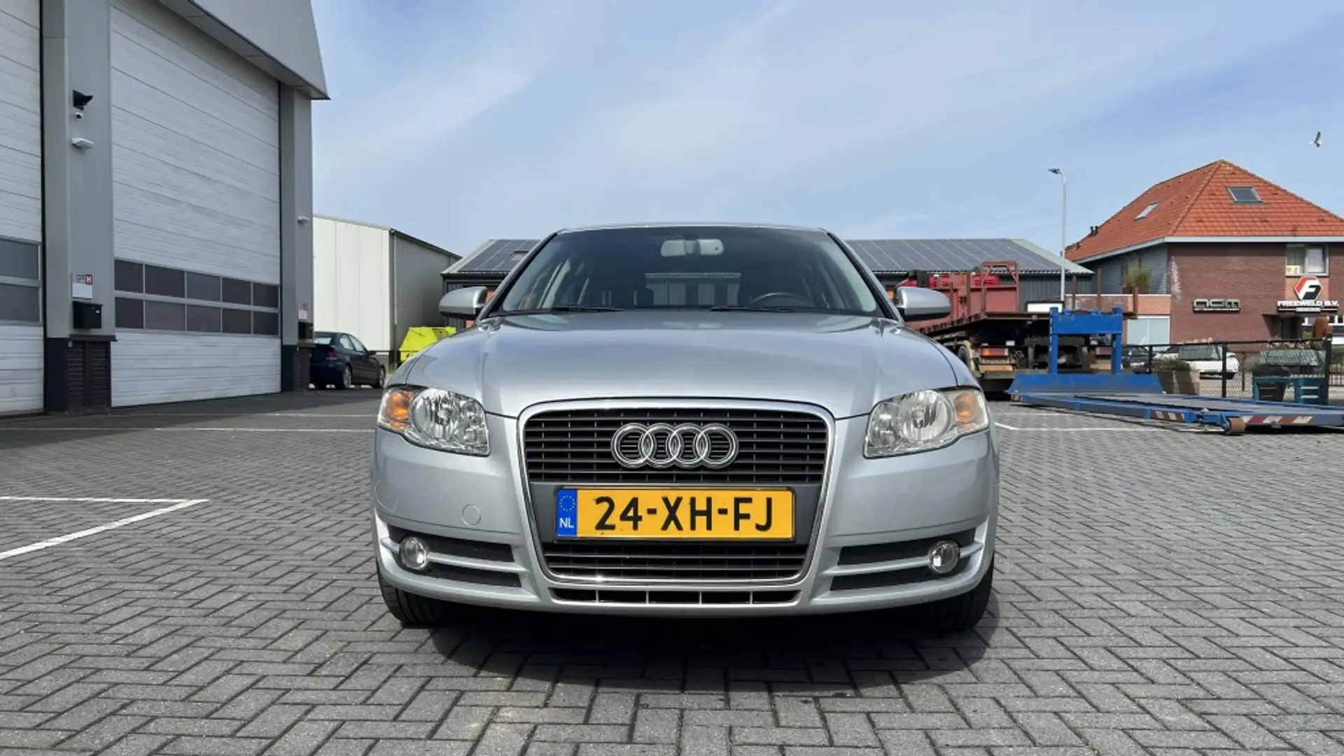 Audi A4 Limousine 2.0 Advance Gris - 2