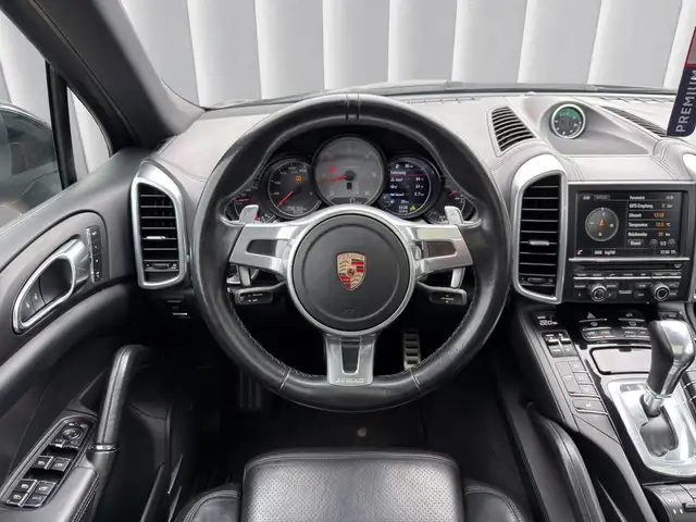 Porsche Cayenne view 12