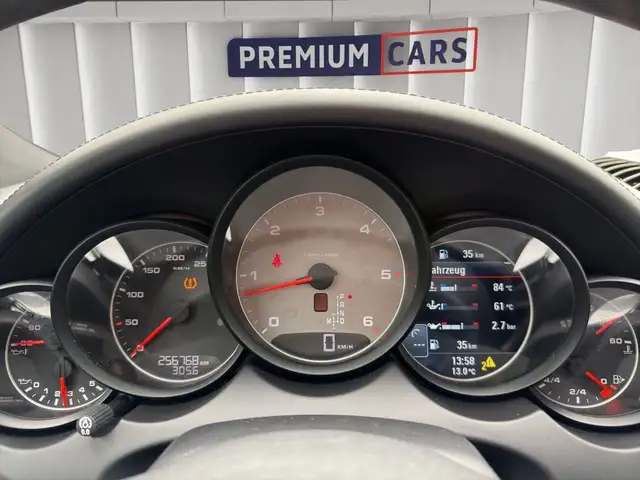 Porsche Cayenne view 13