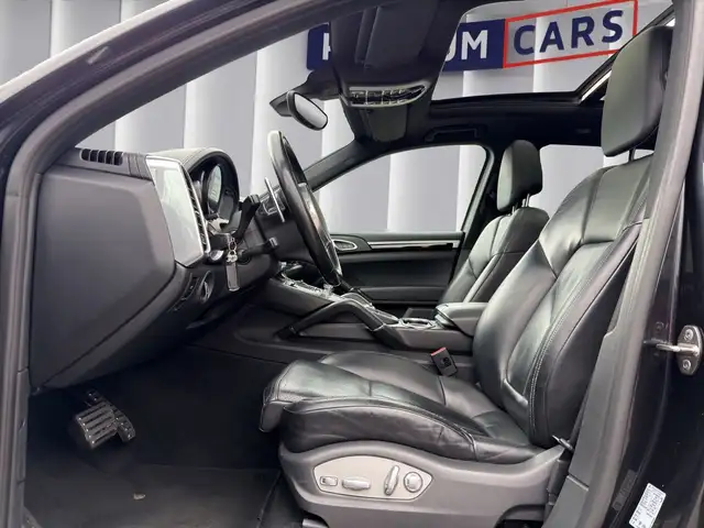 Porsche Cayenne view 10