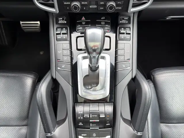 Porsche Cayenne view 15