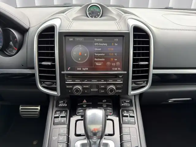 Porsche Cayenne view 14
