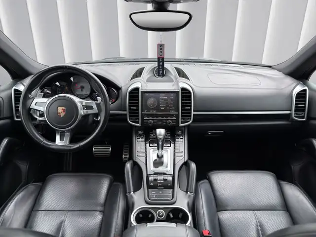 Porsche Cayenne view 11