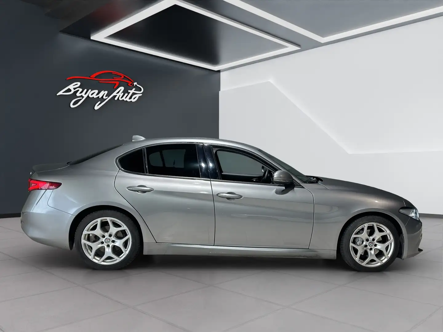 Alfa Romeo Giulia 2.2 t Sport Tech 160cv AT8 - 1
