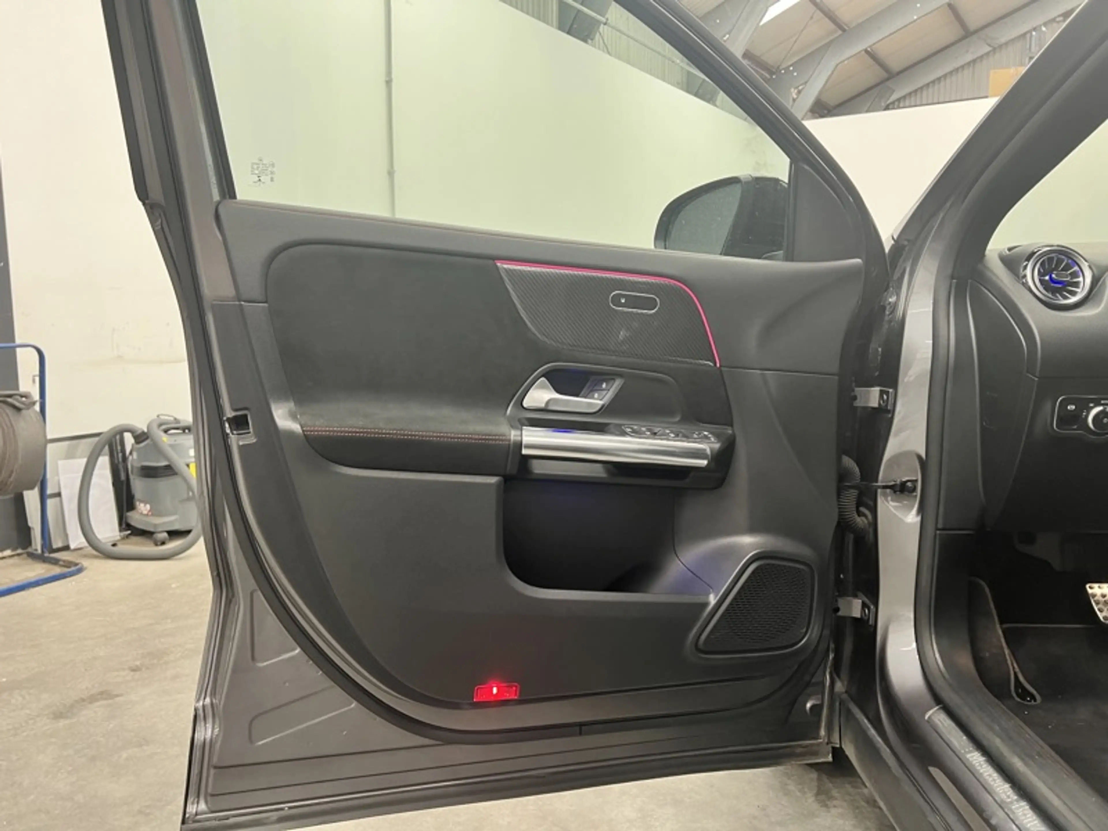 Mercedes-Benz GLA 220 d 4MATIC AMG Pack Night — photo 12