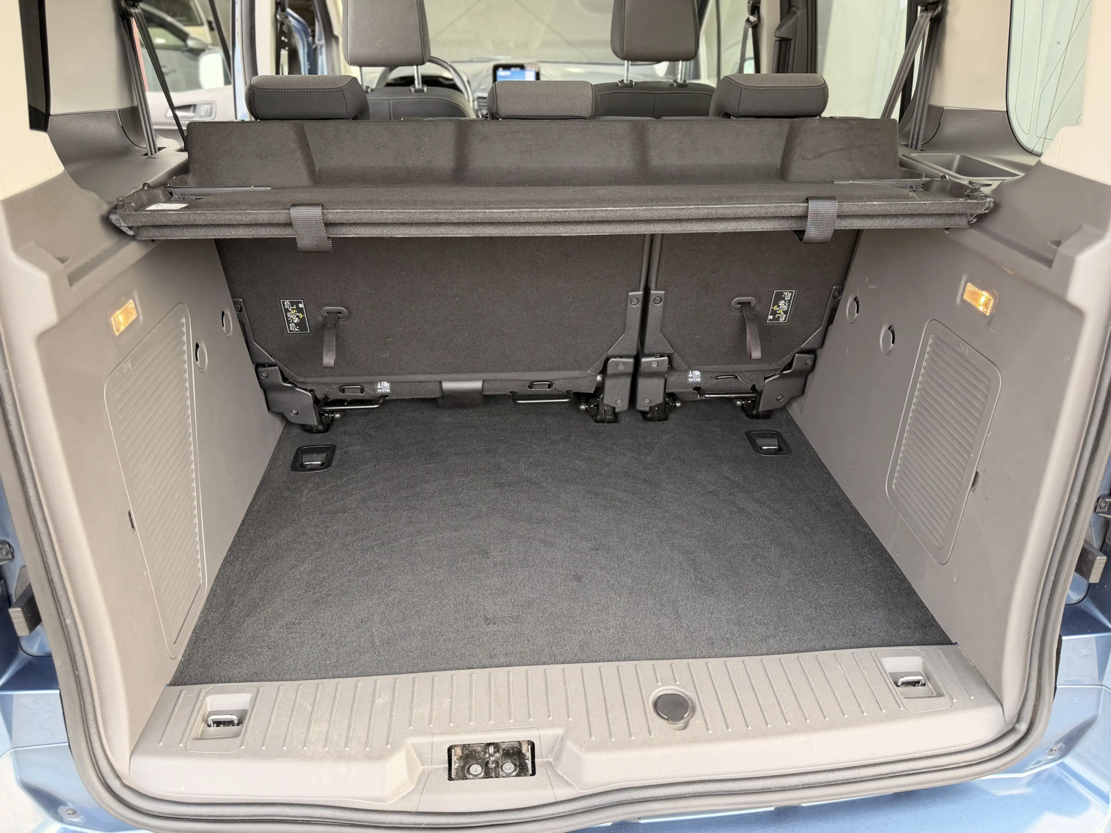 Ford Tourneo Connect Titanium*PANO*LED*CARPLAY*AHK — photo 14