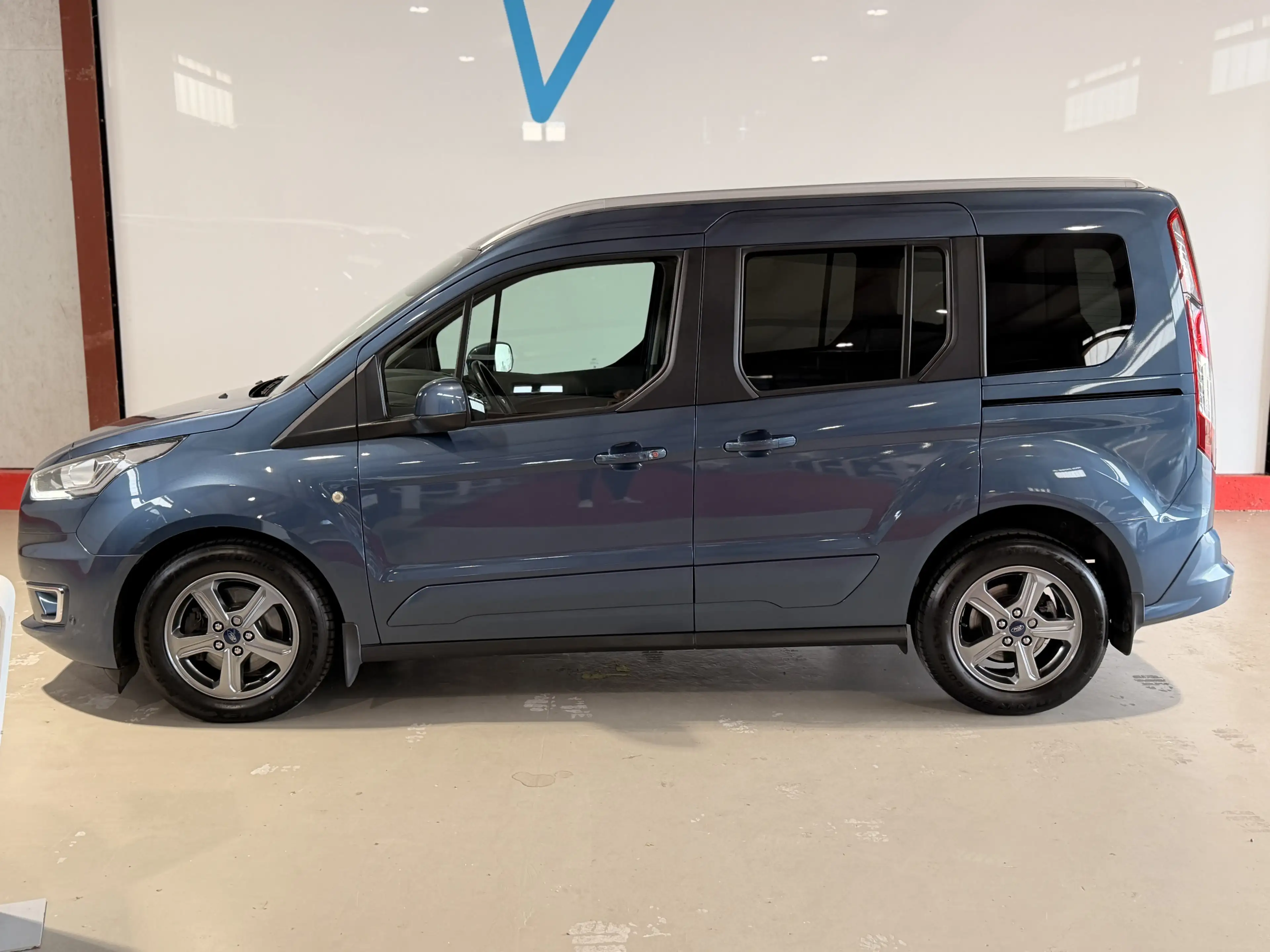 Ford Tourneo Connect Titanium*PANO*LED*CARPLAY*AHK — photo 6