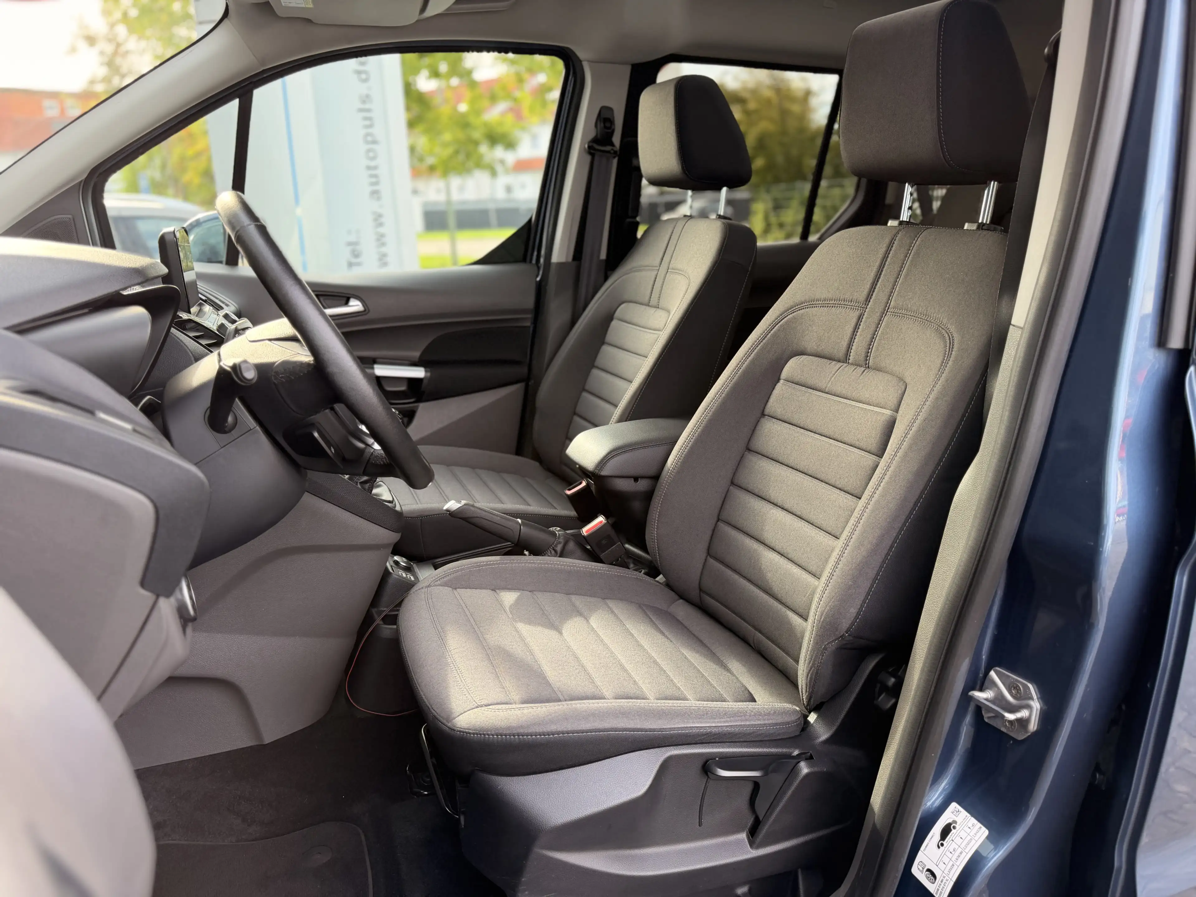 Ford Tourneo Connect Titanium*PANO*LED*CARPLAY*AHK — photo 10