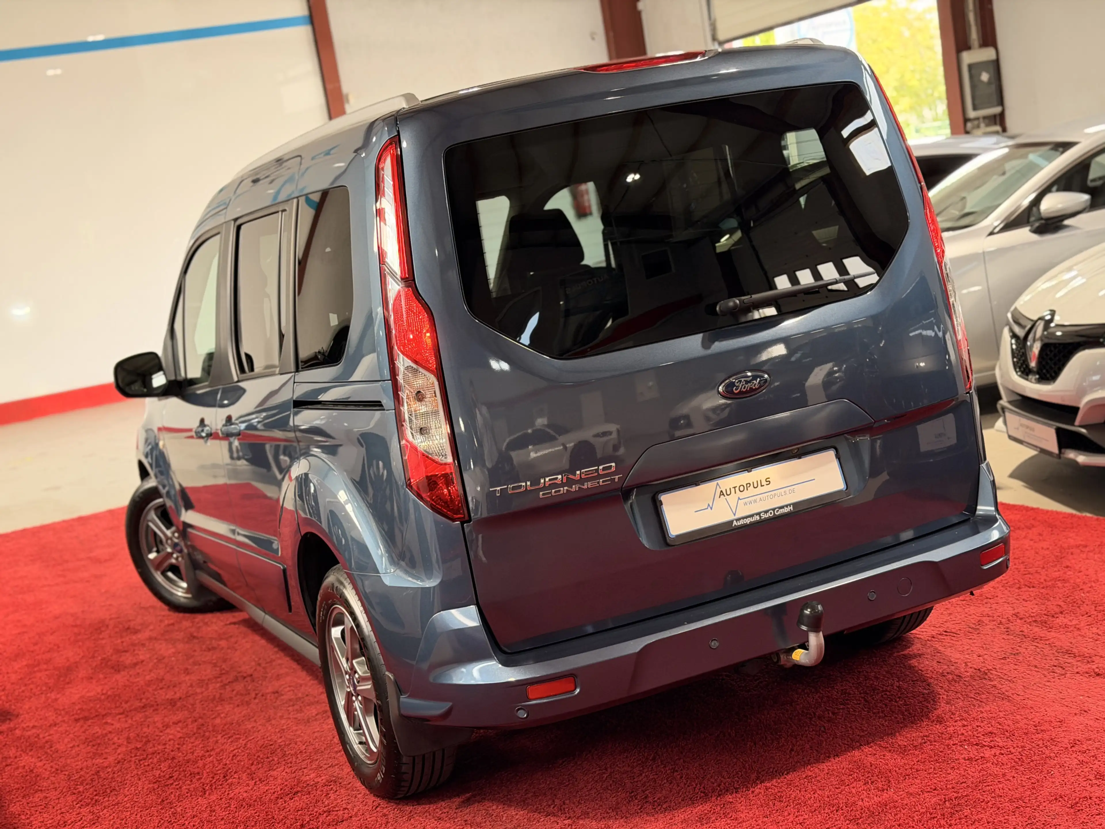 Ford Tourneo Connect Titanium*PANO*LED*CARPLAY*AHK — photo 7