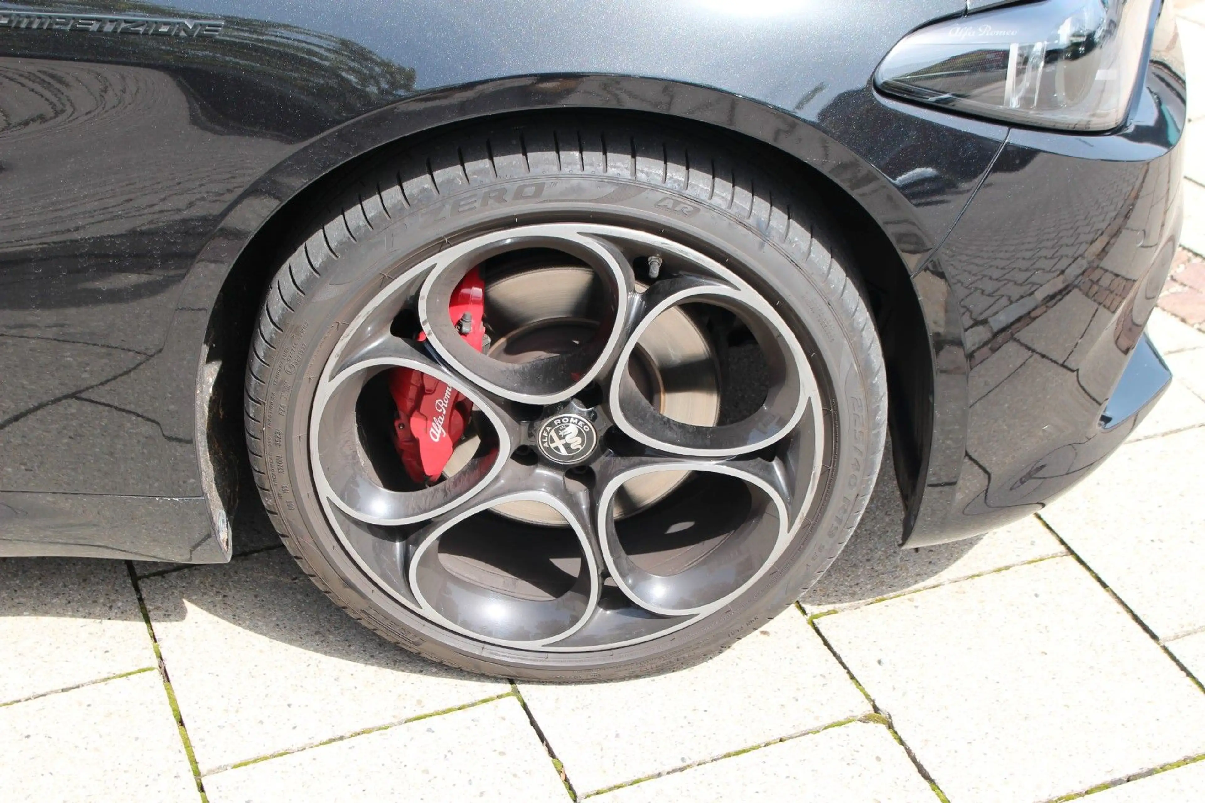 Alfa Romeo Giulia Competizione Q4 Matrix Garantie 11.27 — photo 9