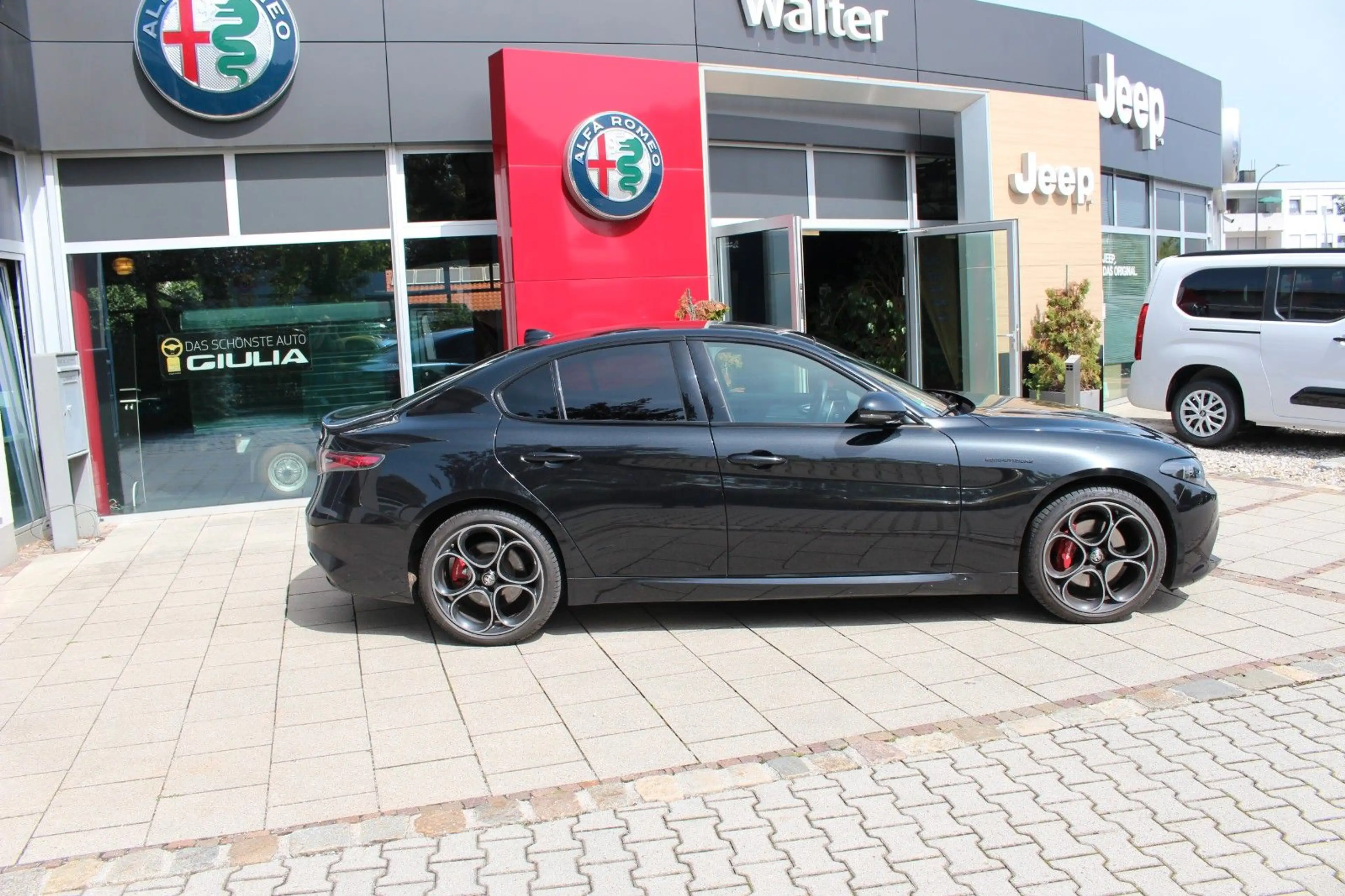 Alfa Romeo Giulia Competizione Q4 Matrix Garantie 11.27 — photo 7