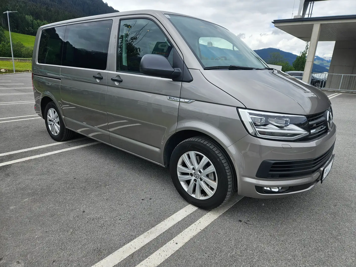 Volkswagen T6 Multivan Multivan Trendline 4Motion Beige - 1