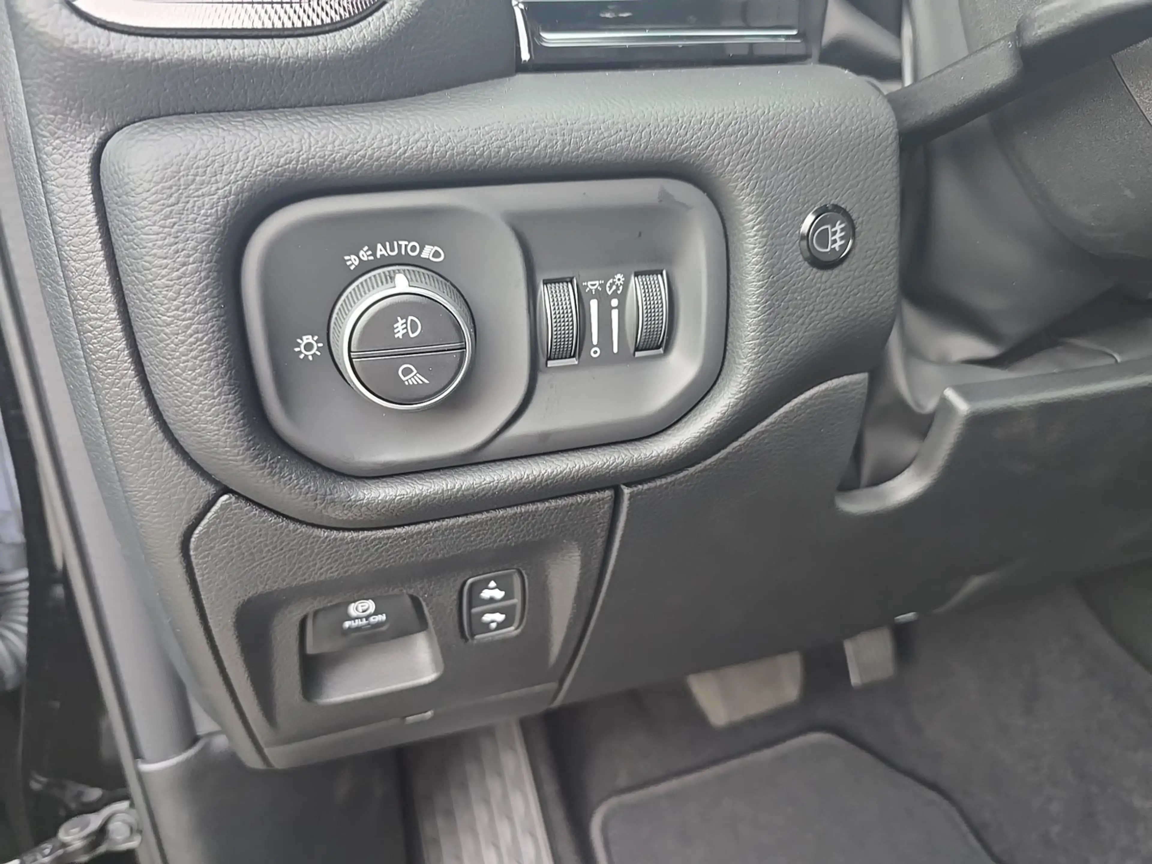Dodge RAM 5,7 V8 Lonestar Voll Modell 26 — photo 14