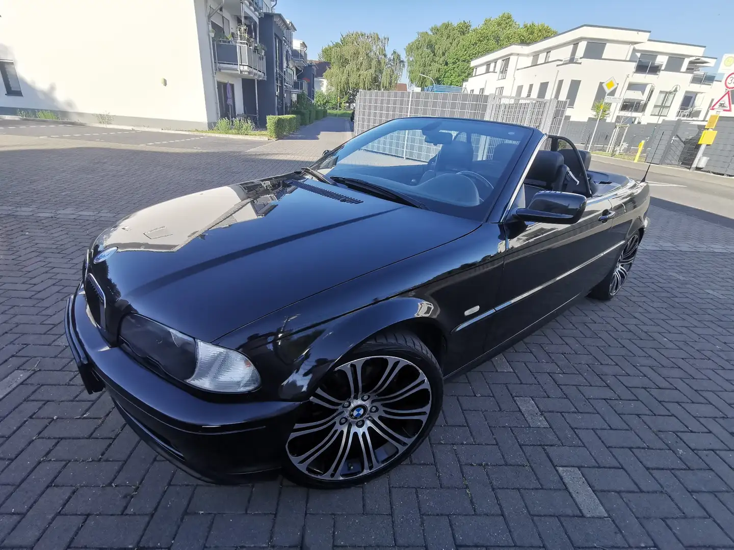BMW 320 Ci - TÜV NEU - Vollausstattung - Rentnerfahrzeug Schwarz - 1
