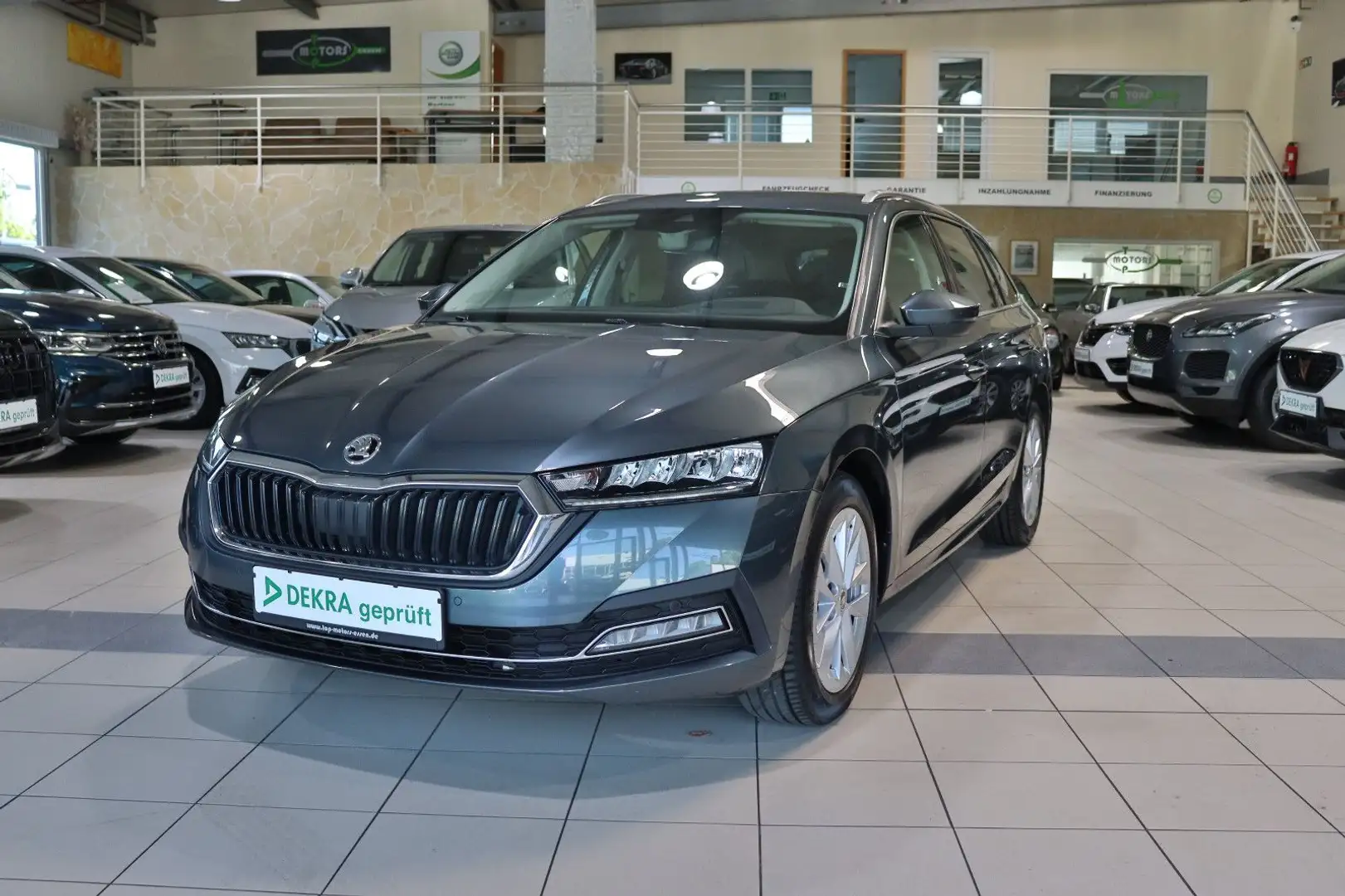 Skoda Octavia Combi 2,0 TD I DSG Head-Up Display/ACC/ Grau - 1