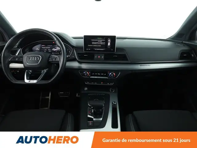 Audi Q5 view 12